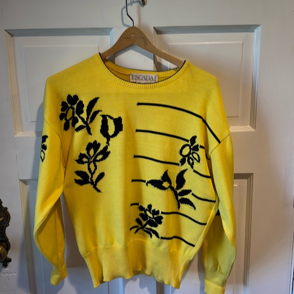 Vintage Escada sweater in great condition.  All Cotton.